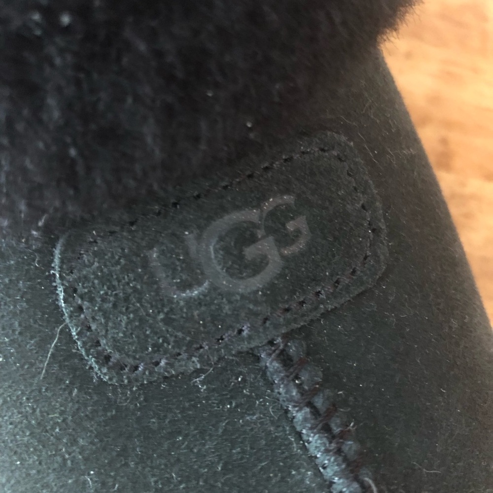 UGG Black Shearling Slippers - Picture 4 of 6